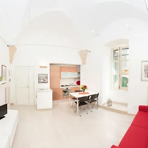 la-piccola-dimora-dell-alcantarine.lecce-hotels.com/